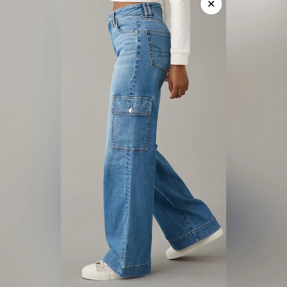 Like new AE Dreamy Drape High-Waisted Cargo Baggy Wide-Leg Jean. Size 6 regular - Picture 6 of 7